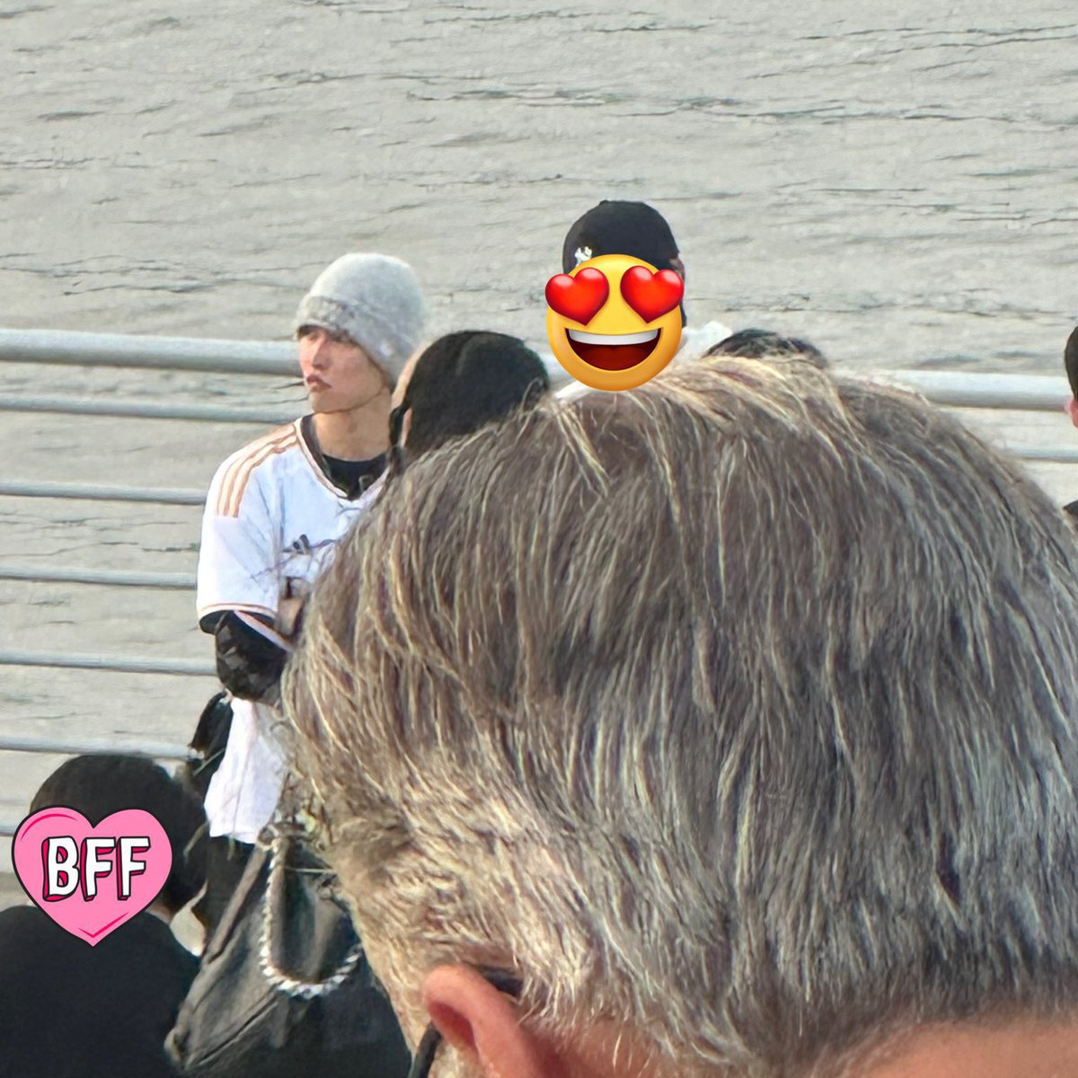 seunghan at han river today!