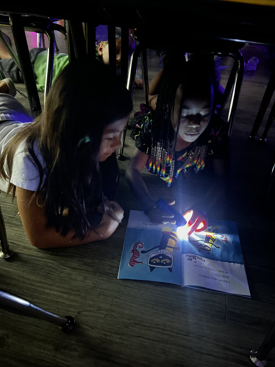 Gateway_Gators's tweet image. #GatewayGators🐊 1st grade scholars Glow Day!! #LeeSchools