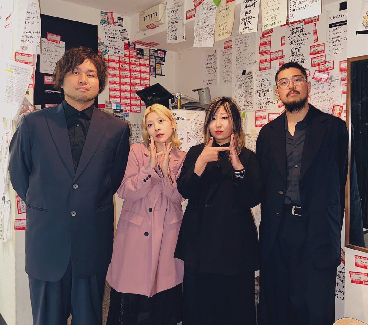 fuyukofinlands's tweet photo. 100世紀TOUR 広島ありがとう☺︎
すごく楽しかった。
広島という街と縁ができてからよく来るようになって街を歩くようになって、人を知ってますます好きになっています。
遠方から来てくれた方もありがとう。
お好み焼きもらった。最高。このご恩は忘れません。
次はもっと野球覚えている私で来るわ。 https://t.co/Sq0fpgtLto