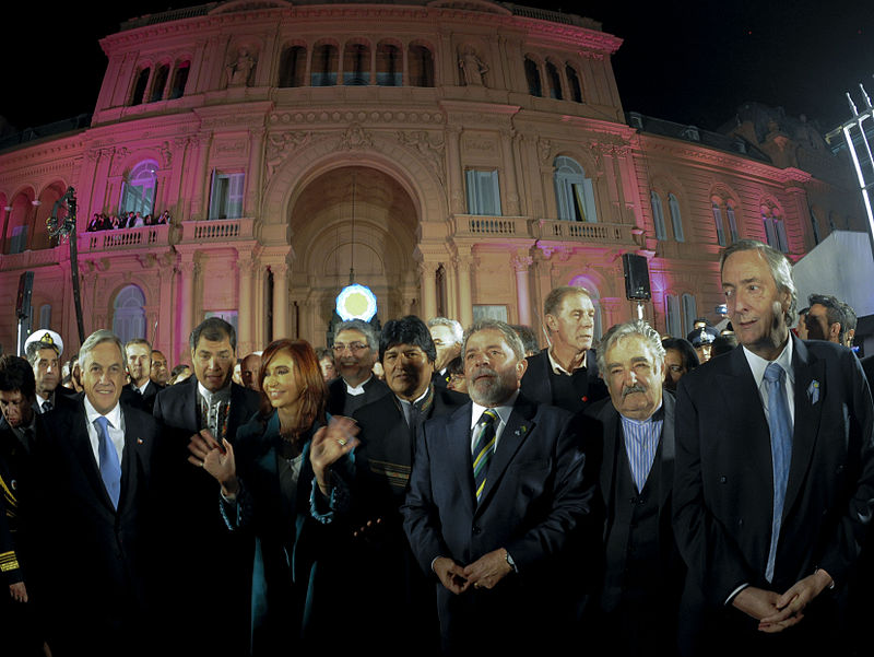saul4913's tweet photo. No estoy llorando, se me clavó un recuerdo en el ojo. Feliz día de la Revolución. https://t.co/0ztK0Iv78h