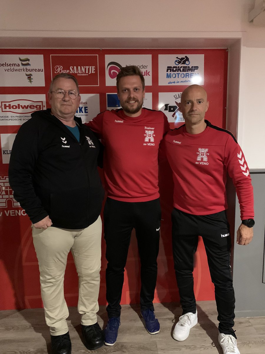 svVENO's tweet photo. Staf SV VENO blijft intact!
Ook volgend seizoen staan deze mannen als staf van VENO aan de zijlijn. Nadat al bekend was dat Youri de Velde zou blijven heeft ook zijn Assistent Rob Lassche bijgetekend! Dit leidde tot grote tevredenheid van de mannen!
#nextseason
#svveno https://t.co/YWb7t1sIKZ