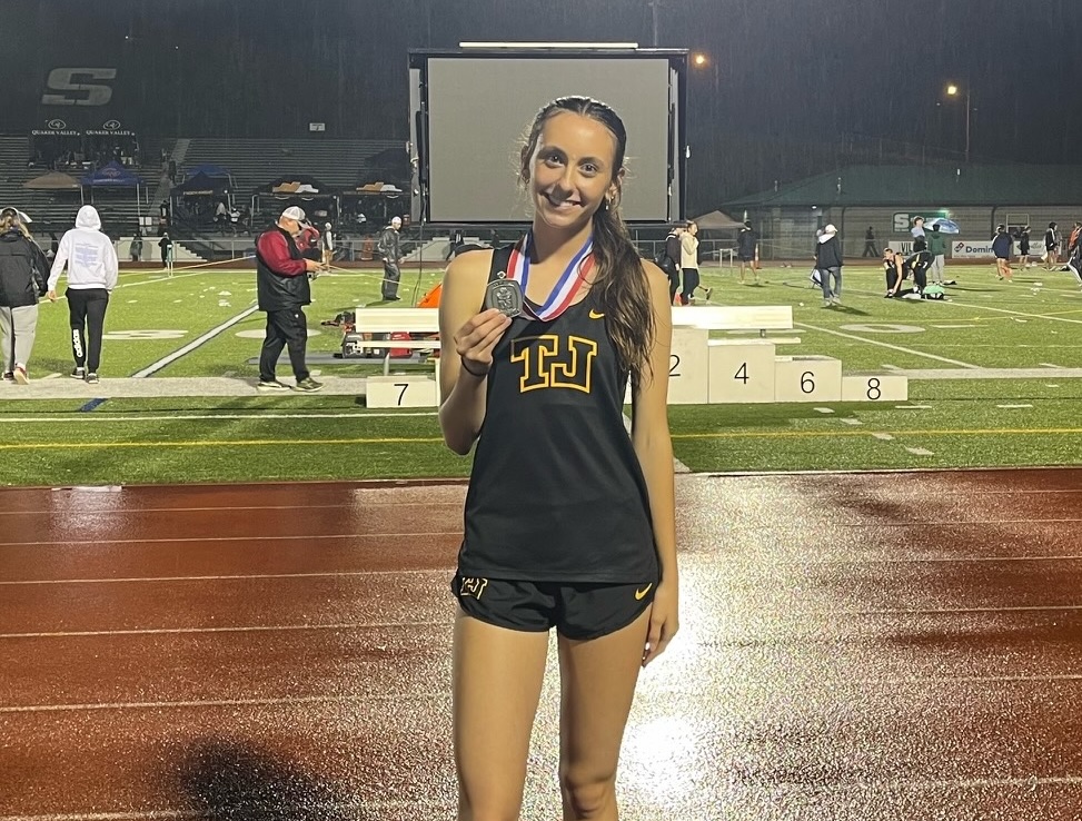 Good luck to @TJTrackField’s Sylvia Kashak at the @PIAASports 3A Track & Field Championships! Sylvia runs in the 800 meters today at approx. 2:25. She is in Section 2 (fastest of two sections). Watch live on @pcntv Select with a re-air on PCN at 5:15 p.m. #WJHSD #WErTJ