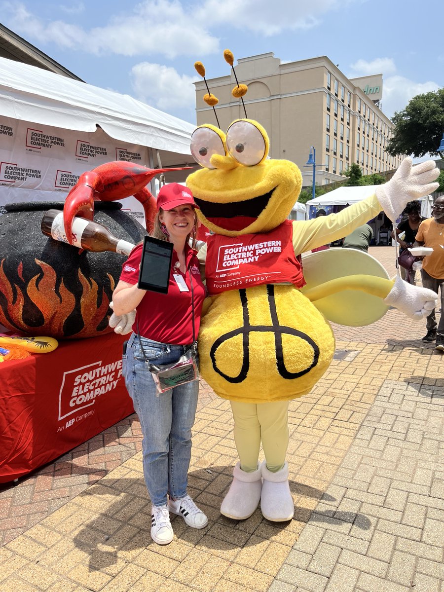 SWEPCoNews's tweet photo. Want to win a smart thermostat to make your home more energy efficient? Stop by the SWEPCO booth at Mudbug Madness to learn how to enter. Enjoy: π¦ Crawfish Selfie Station β³Mini Golfβ‘Louie the Lightning Bug #SWEPCO #MudbugMadness #SWEPCO #SWEPCOCares #MM40 https://t.co/9e55280w2r