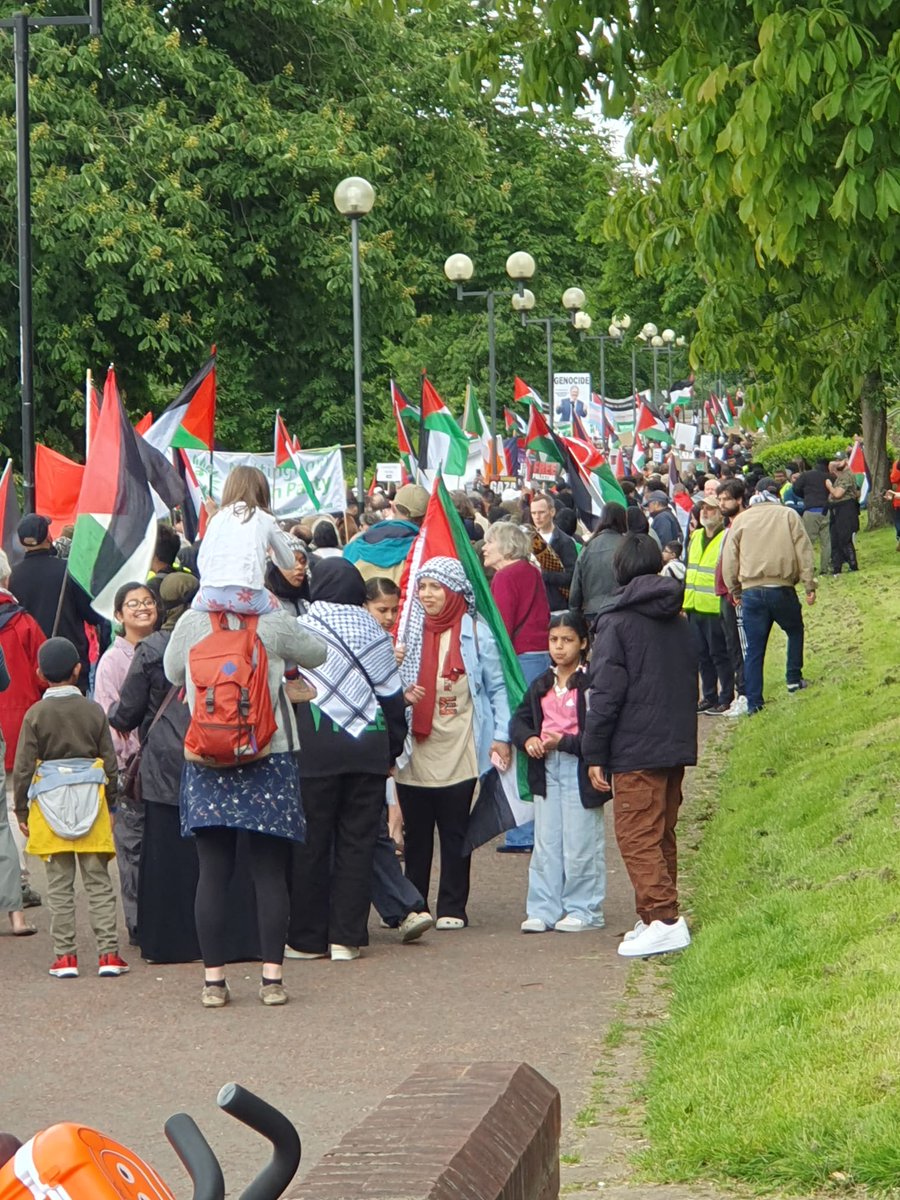 Hundreds out for Palestine in Nottingham today #StopArmingIsrael ✊🏼✊🏾✊🏿