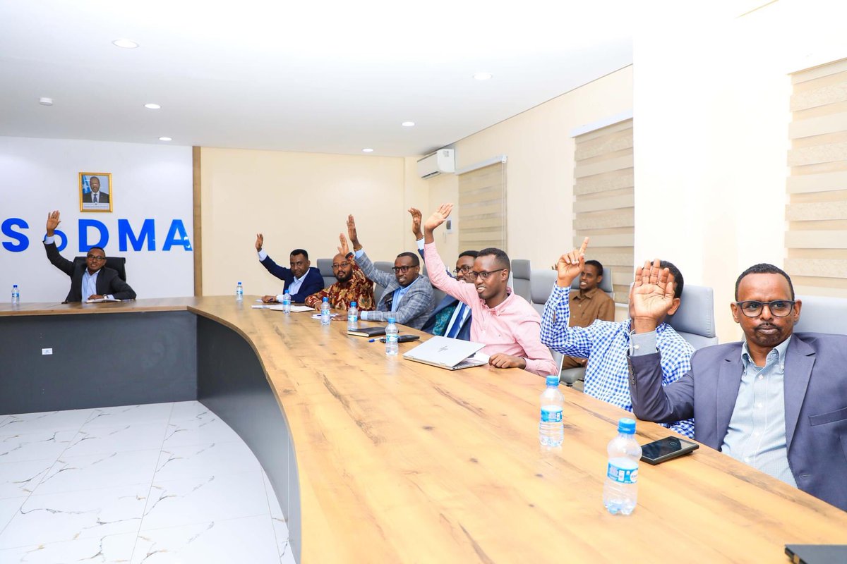 SoDMA_Somalia's tweet photo. 1/2. Commissioner @MahamuudMoallim led a meeting to expedite agency work and ensure smooth operation of departments. The meeting discussed agency alerts and warnings, as well as the development and disappearance of Tropical #Cyclonelaly in May 2024. https://t.co/c1P3J4MmO7