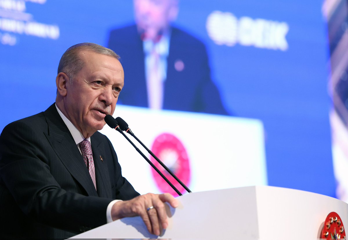 🟠 #SONDAKİKA Cumhurbaşkanı Erdoğan: 'Döviz kuru üzerinden millete korku saldılar. 1 Nisan sabahı döviz kuru şöyle uçacak, böyle fırlayacak diye akla ziyan senaryo yazdılar.'