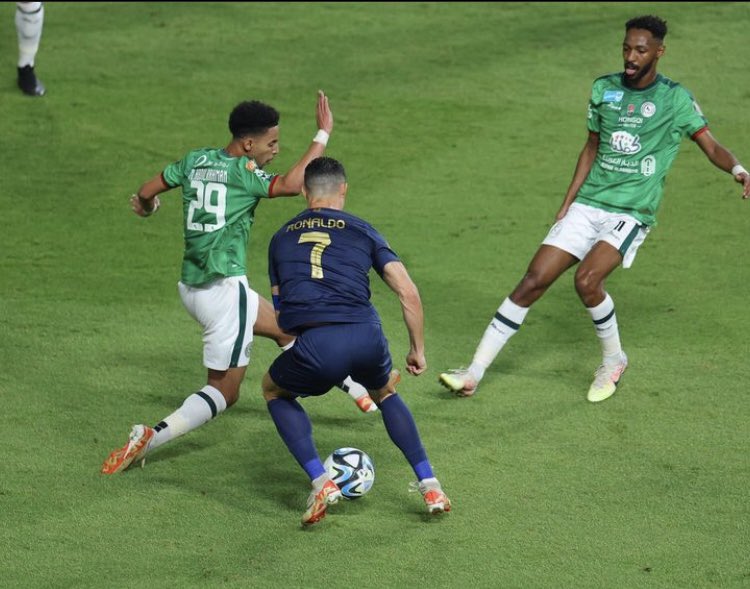 At last, Cristiano Ronaldo’s new chapter with this Al nassr away shirt -great gold details a superb touch🏟️a unique shirt,bnwt and in the collection it goes🤩🇸🇦
#alnassr #football #futbol #Ronaldo #cr7 #camiseta #footballshirt #footballshirtcollector #classicfootballshirts #Goat