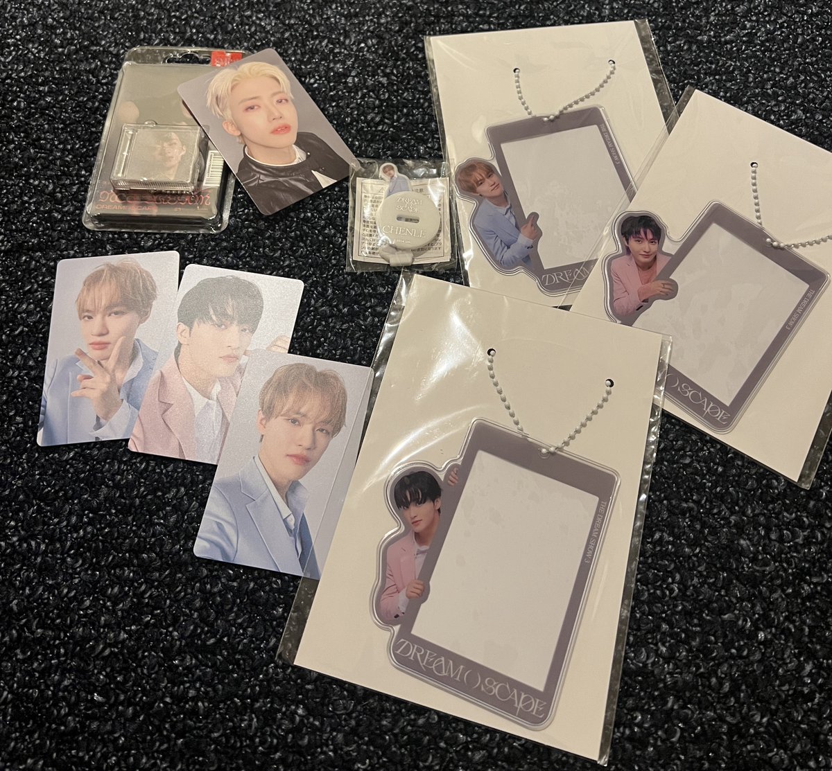 Ada yang mau nggak??? Mau giveaway ini

Smini Mark, pc nya Jaemin
Sama printilan merch TDS3 Tokyo

Rules :
Rt sama like aja
Tapi paling agak sabar dikirimnya, soalnya nunggu agak longgaran

Tag : Mark Jaemin Chenle Renjun NCT Dream The Dream Show