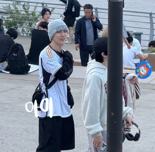 RIIZE's Seunghan was spotted at Han river today.