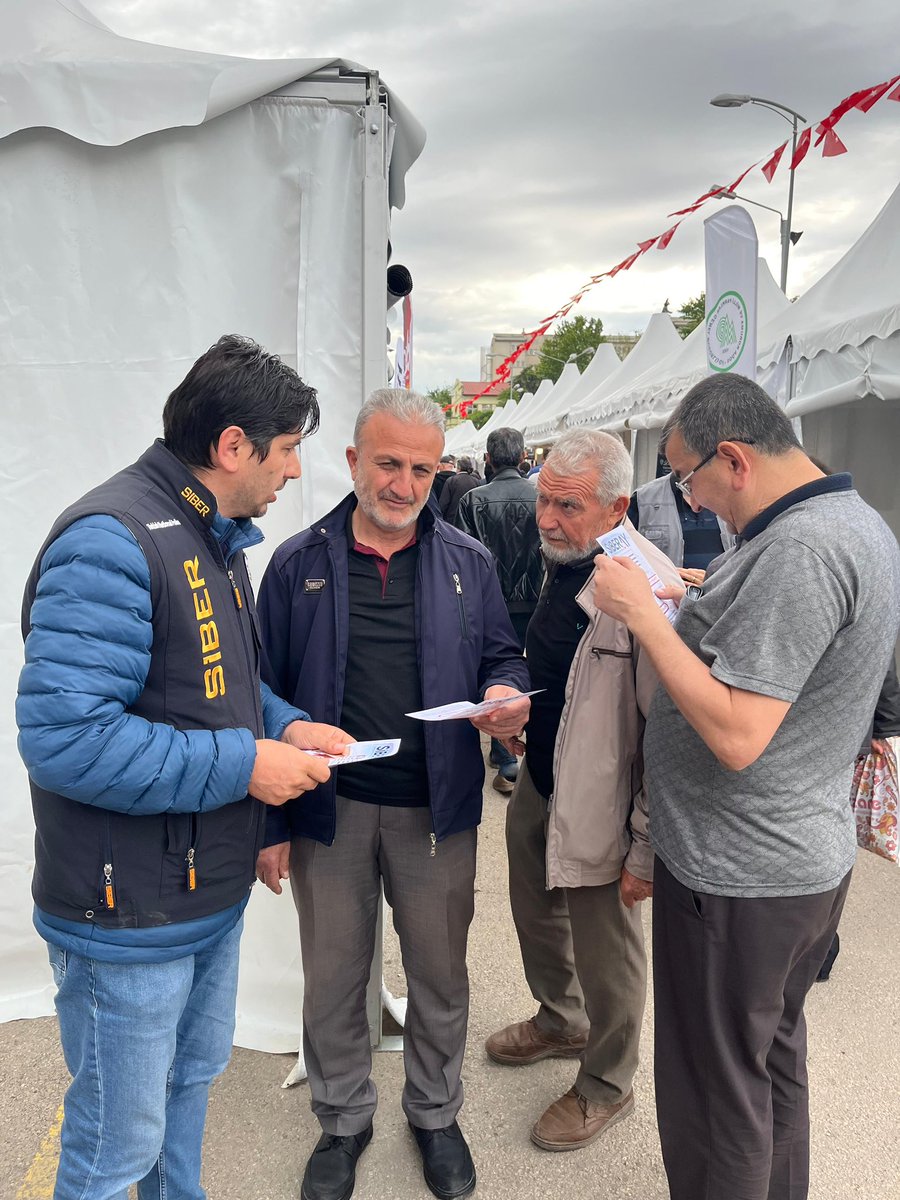 kirikkalepolis's tweet photo. #KaleFest 2024 etkinliklerine katılan vatandaşlarımıza;
🛜Güvenli İnternet Kullanımı
📱Mobil Bankacılık
📳Siber Zorbalık konularında bilgilendirme faaliyetlerimize devam ediyoruz.
@EmniyetGM @SiberayEGM @TC_kkalevalilik #EmniyetKırıkkale https://t.co/M4FFdhpWGU
