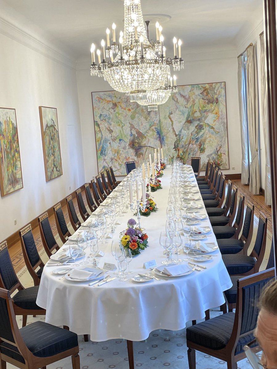 BLcherbach's tweet photo. Ein sehr schöner zweiter Sitz des Bundespräsidenten. #VillaHammerschmidt https://t.co/kI0JxxBdi4