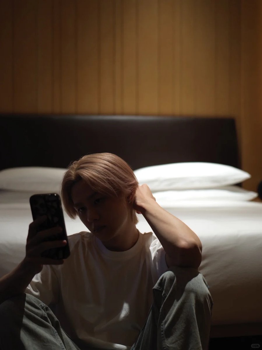 doiekunkun's tweet photo. 240525 #WayV Xiaohongshu update with #KUN 

The poster is revealed, it's me, Nuo 

#ImOnDutyToday #OMG #PreparingToComeback #HotelSelfie #MyBoringDailyLife #NewShots #SuperRelaxedFeel #SuperAtmosphericFeel https://t.co/U36K2XYibb