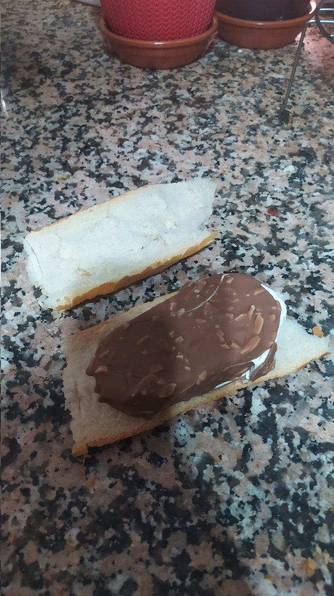 estegomanu's tweet image. Bocadillo de Magnum (sin palo por motivos evidentes)