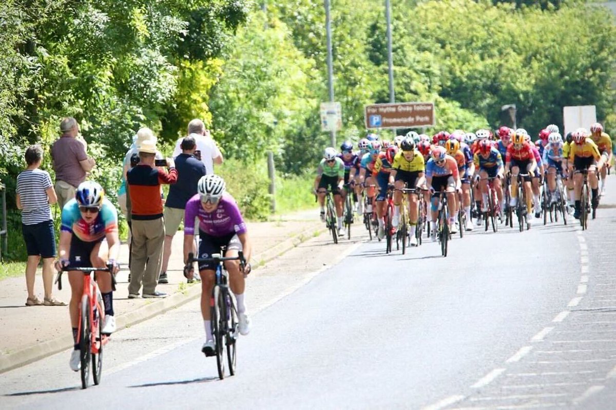 📸 @cyclepix4u
・・・
#RideLonon #Classique have completed their first large circuit &amp; passage over the line. 2 smaller circuits before switching back up the climb to the finish line Stg2 <a href="/cyclingshorts/">jon doe</a>.cc @torelli.official @das_hutchinson_brother @doltcinioshea