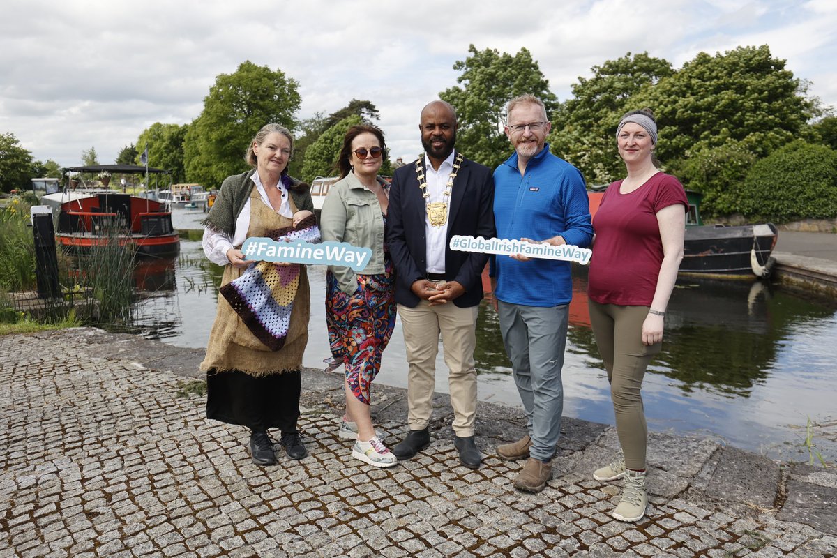 Thank you to @fingalcountycouncil Chief Executive AnneMarie Farrelly, Cllr JK Omnuwereh representing Mayor, Declan Power and Maggie Lau for their welcome to Fingal and your support of the National Famine Way and our commemorative walk. 

#FamineWay #Missing1490 #walksireland