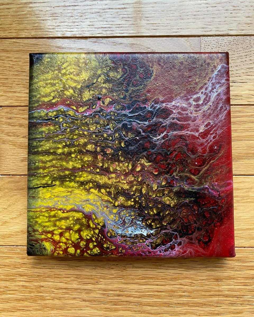 New 6x6” red, gold, white, black and white acrylic pour painting available at my shop! Only $15 ❤️💛🖤🤍 martianhearth.etsy.com/listing/173712…