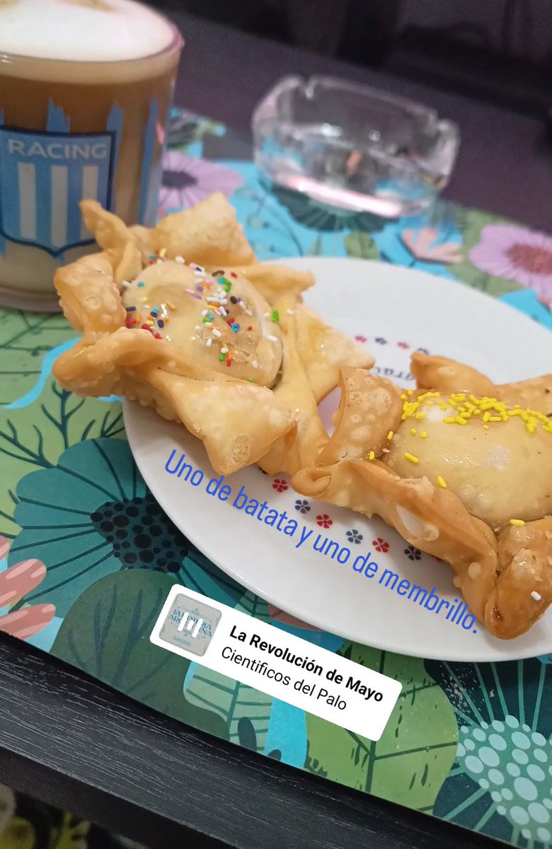 FaQuCo's tweet photo. @chequenblanco  #ChequeEnFuturock  uno de batata y uno de membrillo. #RevoluciónDeMayo https://t.co/HeeBfO60Gp