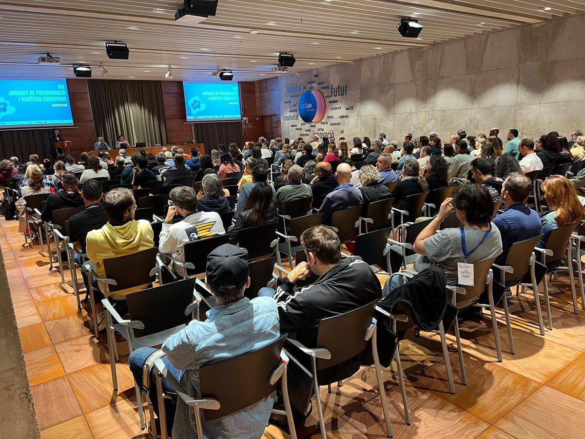 HabilisCat's tweet image. Avui som a la XVI Jornada de #Programació i #Robòtica Educatives al @citilab 🤖, una diada orientada a difondre les tecnologies emergents vinculades al desenvolupament de les competències digitals de l'alumnat.
#JPRE24