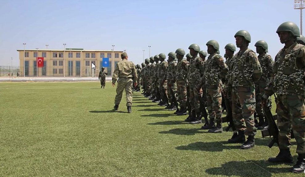 DoganAras_TR's tweet photo. Alman Yedek Askerler Derneği “Reservistenverband” 
(Çeviri @bedbolukbasi): 

▪️“Türkiye - Afrika’nın yeni süpergücü.”
▪️“Almanya ve Fransa, Türkiye’nin Afrika’daki izleyişini izlemekle yetiniyor.”
▪️“Avrupa ve Almanya, Türkiye’nin pragmatik ve uzun vadeli Afrika stratejisinden çok şey öğrenebilir.”
▪️“Türkiye’nin yumuşak güç stratejisi ve Türk Hava Yolları’nın uçuş bağlantıları, Afrikalı gençlerin kalplerini kesinlikle fethedecektir.”
▪️“Onların aileleri Avrupa’da tatil yapıyordu, ancak onlar Türk ürünleriyle büyüyor ve Türkiye’de tatil yapıyor.”
▪️“Ankara, Almanya ve diğer Batılı ortaklarının aksine Afrika’yı çok daha erkenden bir odak noktası olarak belirledi.”
▪️“Türk savunma sanayii, Afrika’da daha pragmatik hareket ediyor ve güçlü şekilde genişliyor, Avrupalıların oluşturduğu boşluğu dolduruyor.”
▪️“Mali, Nijer ve Burkina Faso, Bayraktar TB2 ile tıpkı Libya’da olduğu gibi başarı elde etti.”
▪️“Türkiye ayrıca birçok ülkede askeri eğitim yardımlarını da genişletti.”
▪️“Bu pragmatik yaklaşım, Türkiye’nin Afrika’da nüfuz elde etmesini sağladı. Batılı ortaklar ise ikiyüzlü olmakla suçlanıyor.”
▪️“Türkiye, gerektiğinde Libya’da olduğu gibi askeri müdahalede de bulunuyor, ancak yumuşak güce de yatırım yapıyor.”