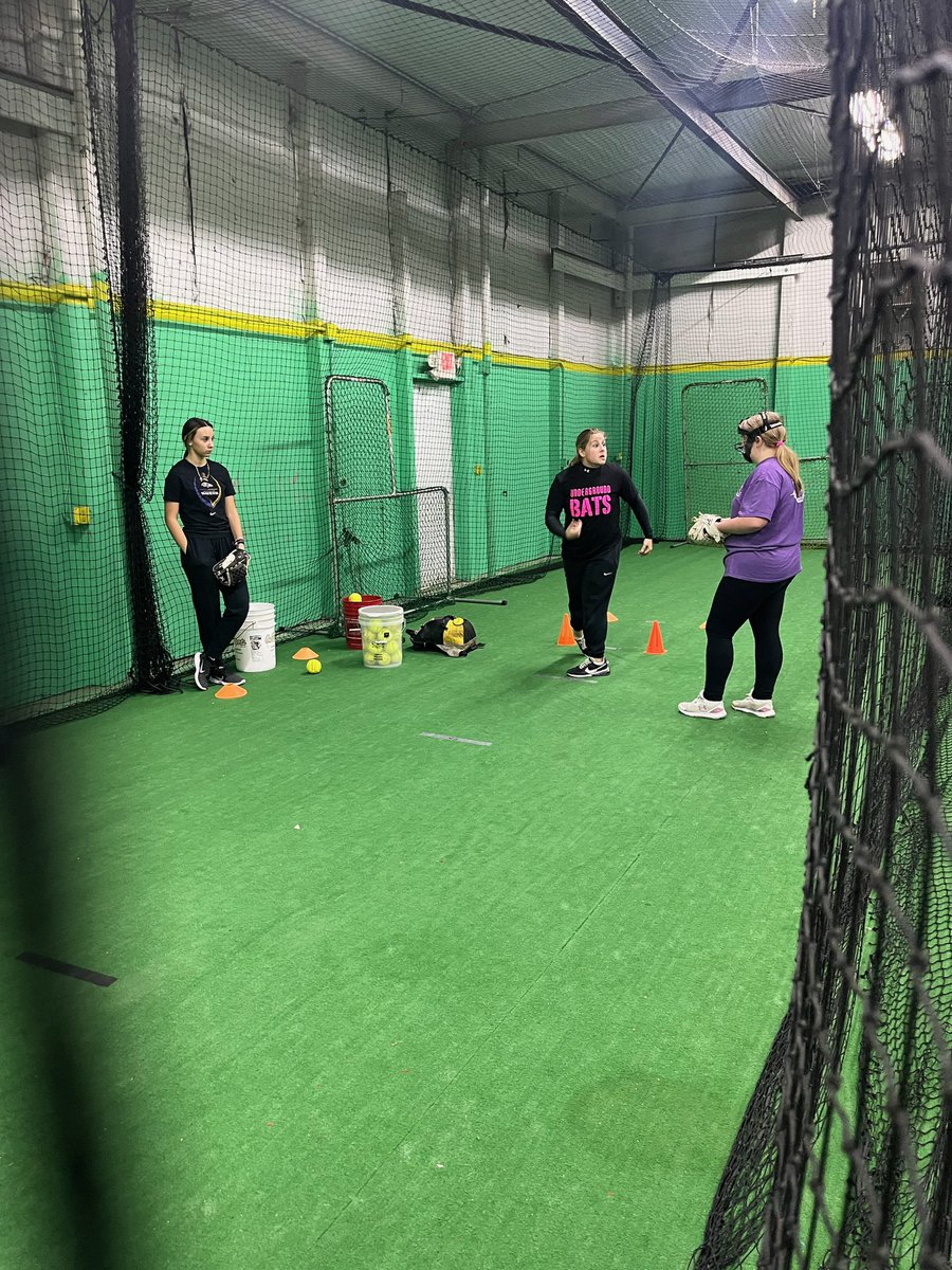 coachbkoehler's tweet photo. Flashback to when I got to help out at a softball camp before my season started!😁

I love helping others succeed! 💪‼️

#PitchingCoach #Mentor #StudentAthlete #CommunitySupport #CommunityService #Lessons #Camps #Transfer #Pitcher #TransferPortal #TransferPitcher https://t.co/IwiCryuFsh