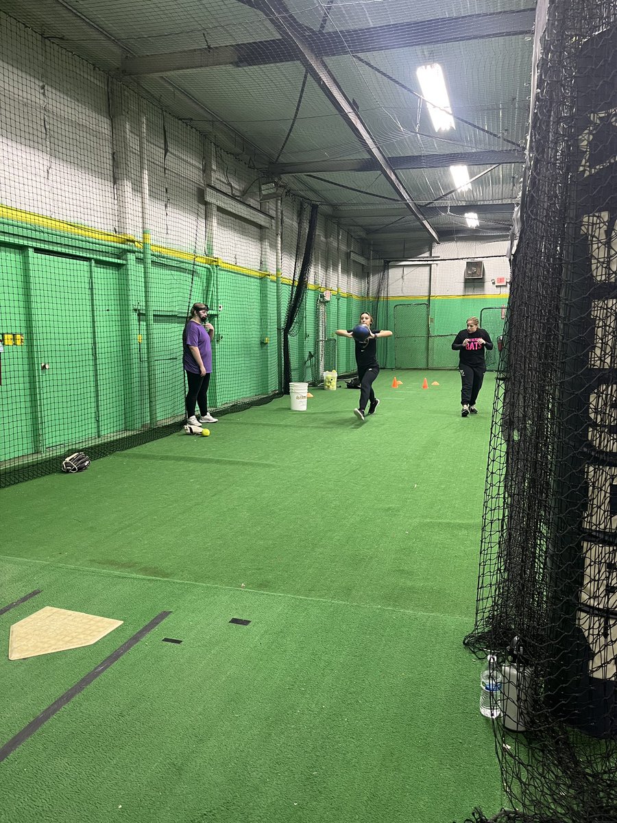 coachbkoehler's tweet photo. Flashback to when I got to help out at a softball camp before my season started!😁

I love helping others succeed! 💪‼️

#PitchingCoach #Mentor #StudentAthlete #CommunitySupport #CommunityService #Lessons #Camps #Transfer #Pitcher #TransferPortal #TransferPitcher https://t.co/IwiCryuFsh