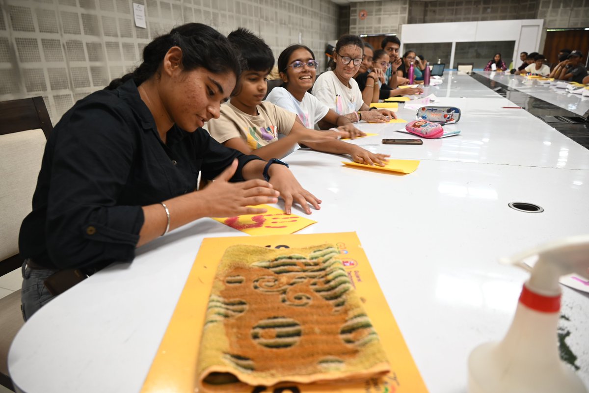 GujScienceCity's tweet image. Chemistry Came Alive: Students Experienced the Thrills of Scientific Discovery in the &apos;Wonders of Chemistry&apos; Workshop Held Under the #SummerScienceProgram at Gujarat Science City.
#chalosciencecity @indiadst @dstgujarat @jbvadar @InfoGujarat @drvrajesh