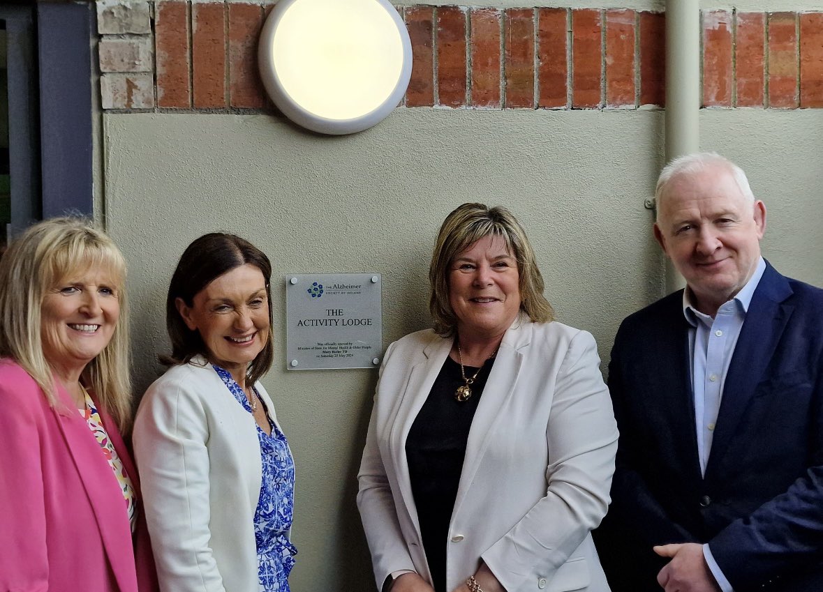 Fabulous morning in Bessboro despite rain. @alzheimersocirl Honoured to open the first ever Memory Lodge supporting those with Early Age Dementia, & families. Funding secured in #Budget24 being put to good use @DonnellyStephen Great to see the support from Frankfield Men’s Shed.