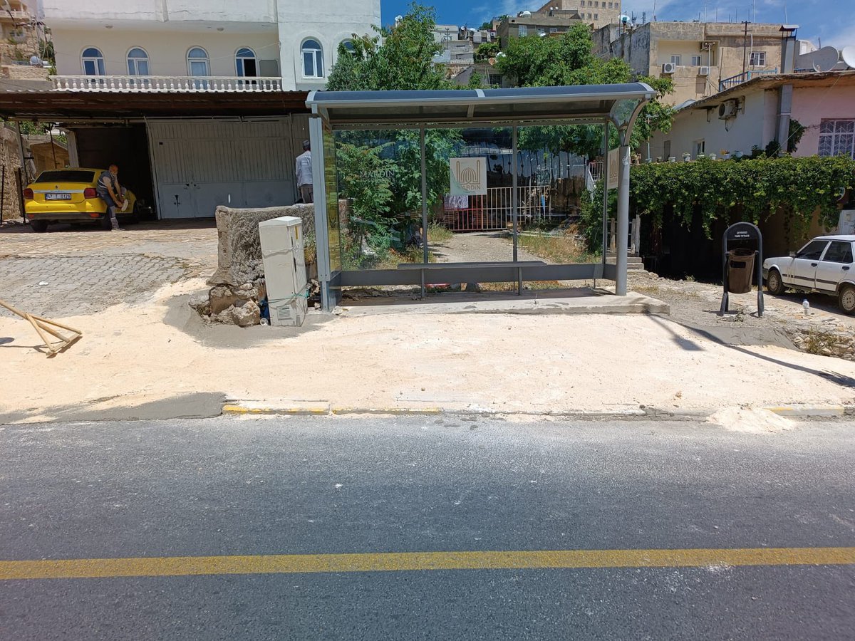 📍Yeniyol Caddesi 🚧 Fen İşleri Müdürlüğüne bağlı ekiplerimiz tarafından, kaldırım onarım çalışmaları devam ediyor. #ArtukluBelediyesi #Mardin #Artuklu