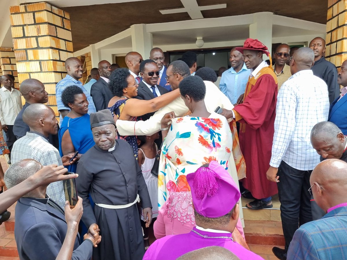 Christians at Emmanuel Cathedral in Rushere joyfully welcomed Bishop-elect Rev. Canon Alfred Muhoozi. 
The excitement was evident as everyone eagerly ran to embrace him through hugging.
#updates #EnrichingLives