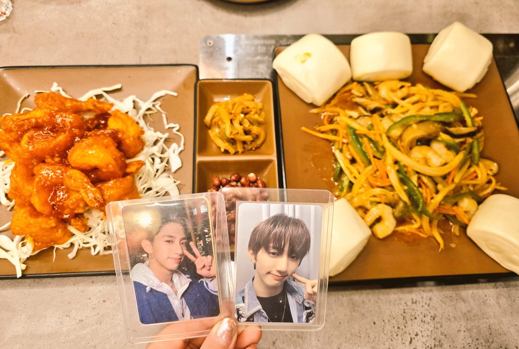 harry_smile11's tweet photo. 빠르게 2차를 왔지모야🙄 ㅎㅎㅎㅎ
마시쎠🤤
@DKB_BRAVE #다크비 #DKB #BBDAY #DKB_BB_4EVER https://t.co/PyBO8P3gyB