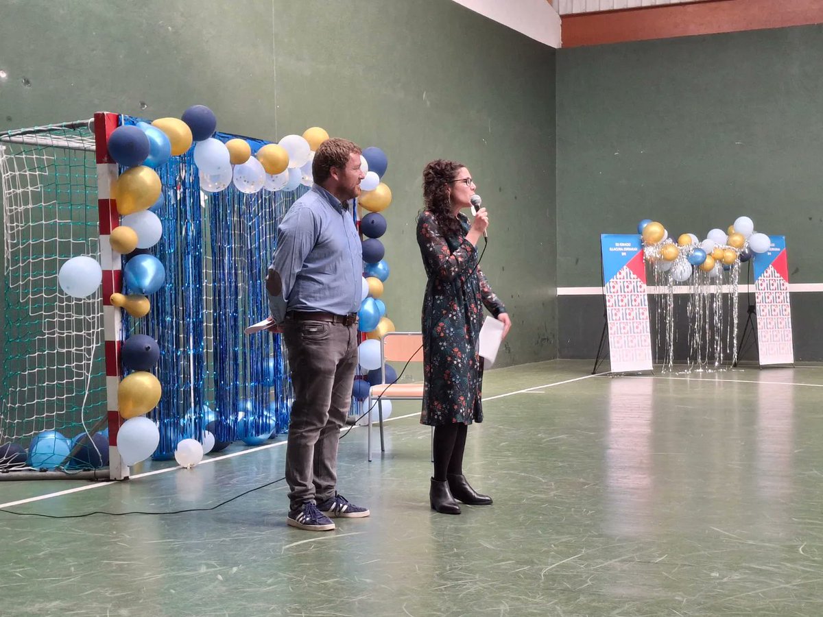 EllacuriaB's tweet photo. Pena handiz baina ilusioz eta harrotasunez beterik ospatu genuen atzo #Batx2 ko 2023-2024 promozioko ikasleen agur ekitaldia. 🥲🥳🕺ZORTE ON HASTERA ZOAZTEN ETAPA HONETAN, ETA NAHI DUZUEN ARTE! Faltan hartuko zaituztegu!🫶🍀🤗
#ellacuriazurbaran #agurra #gogoakutsatubihotzakhezi https://t.co/1THEDv2aQg