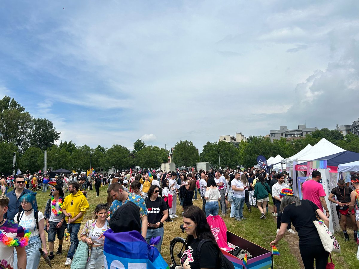 Tetovaccari's tweet image. Oggi al #ModenaPride per sostenere  parità dei diritti e maggiore giustizia sociale. Ho anche firmato i referendum #CGIL per superare precarietà e rendere il lavoro più sicuro, per innalzare, con la reintegrazione, le tutele contro i licenziamenti illegittimi. Lavoro bene comune