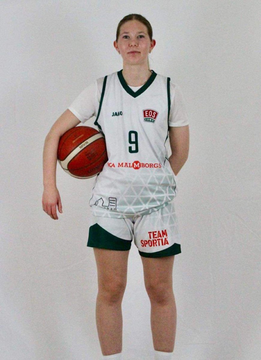 Next up, representing Ik Eos Sweden in Nike TOC, Chicago:

Klara Friberg
Position: Shooting guard
Height: 5'7
Current school: Filborna basketgymnasium, class of 2026
Strenghts: A good 3 point shooter who can also shoot the pull-up. Brings a lot of positive energy to the court.
