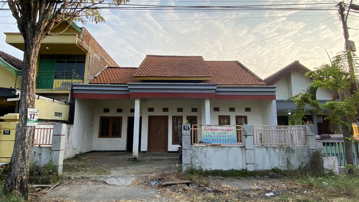 hadobhade's tweet photo. Mincot mohon bantuannya @hrdbacot 

DIJUAL Rumah dan Kost (SHM)

LT: 230 m2
LB Utama: 70 m2
LB Kos: 30 m2 (2 lt.)
Rumah isi 2 KT, 1 KM, dan Dapur/Gudang
Kos isi 5 (4 uk. 3x3; 1 uk. 6x3)

Lokasi: Jln. Halmahera no. 95, Plandi-Jombang

Jual 850jt (nego)

Info: Habib (087853003399) https://t.co/ADRMGW1N1K
