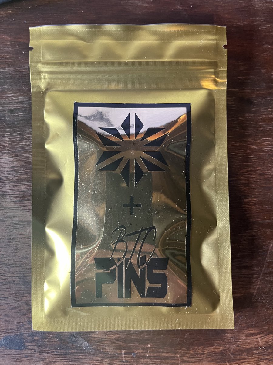 AcroAmaBlends's tweet photo. We go out of our way to patron other #bitcoin businesses. Love these new pins from @BtcPins featuring the artwork of @asanoha_gold. https://t.co/PYUjPvB9o7