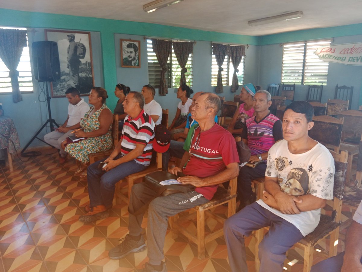 Continuidad en la labor de la Organización Cederista en #Gtmo.Hoy en #Maisi  compartimos con su nuevo Coordinador Digler Ortiz.Exitos , desde este extremo de #Cuba Seguimos en combate.
#JuntosPodemosMás