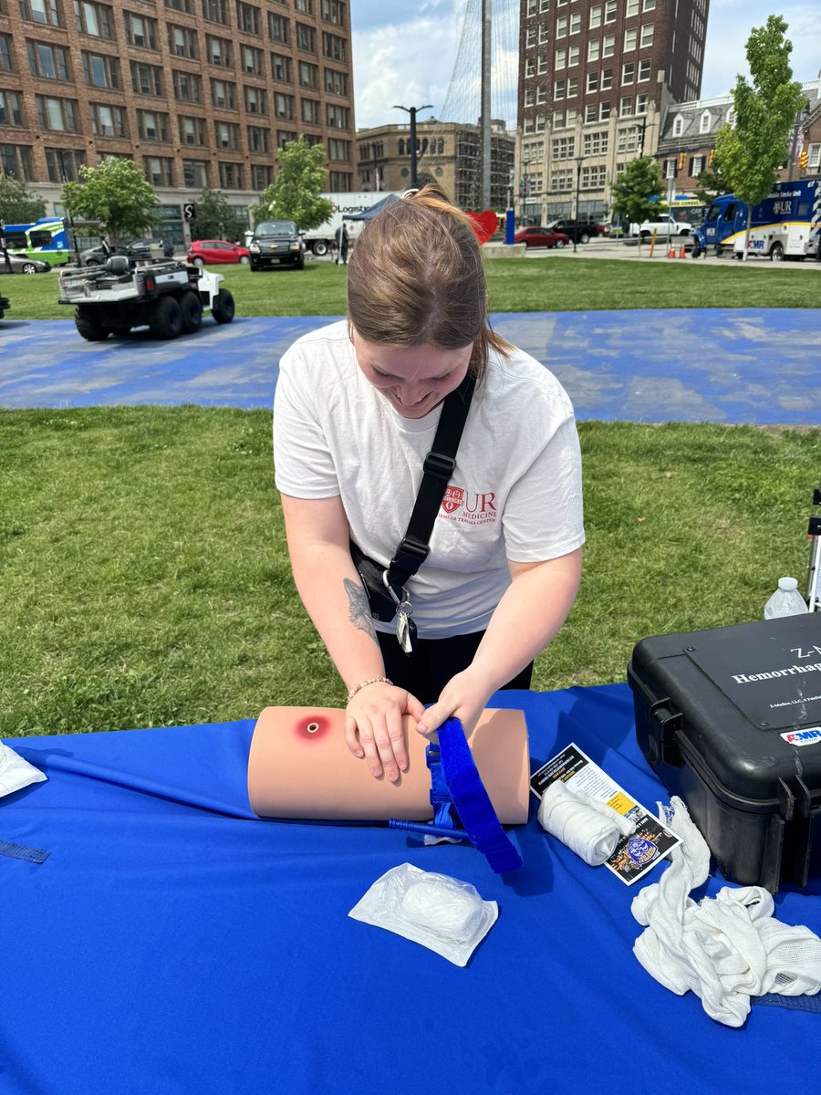 Our lead pediatric trauma registrar Riley, alongside Erin from Injury Free Coalition for Kids of Rochester, taught our new Stop The Bleed for Kids program during Family Night at Enrico Fermi School #17! 📚✏️ Riley also provided Stop the Bleed training during the First Responder