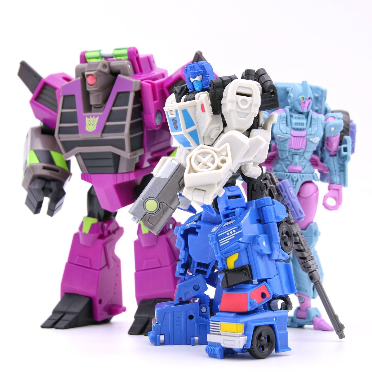 Battletrap, Clobber and Kaskade!

#transformers #toyphotography