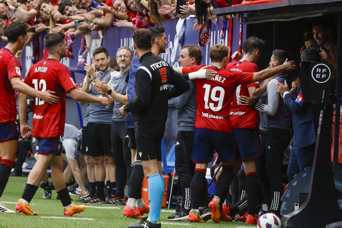 🔝 Ante Budimir a célébré son but en l'honneur du coach Jagoba Arraste qui dirige son dernier match avec Osasuna !