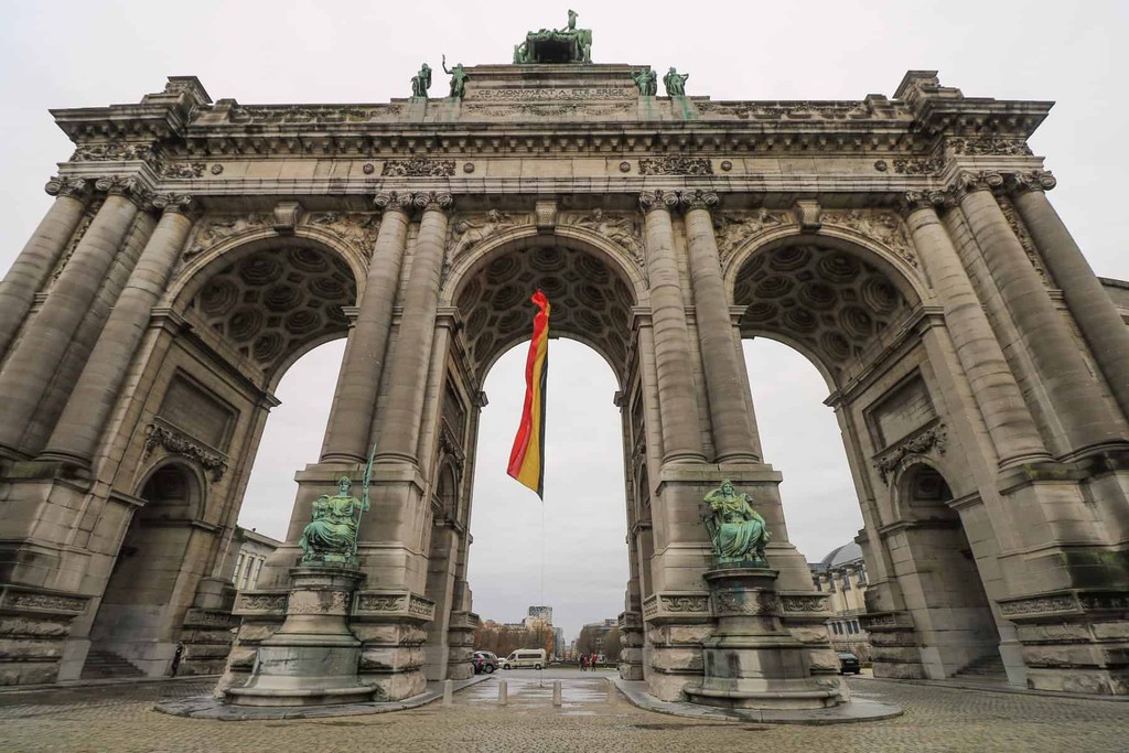 Did you know you can go to the top of the arch via the Army Museum? The views of Brussels are worth the trip! Read the full article: How To Spend The Best Weekend In Brussels: 3 Day Brussels Itinerary ▸ bit.ly/3DYBcSA #Brussels #Belgium #travel #traveltips