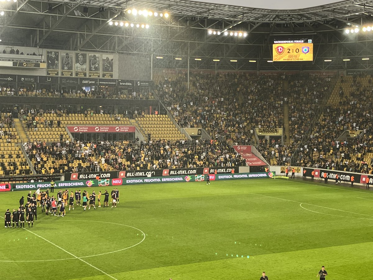 Aue ist kaputt, Aue ist kaputt, Aue Aue ist kaputt 🖤💛 #sgd1953