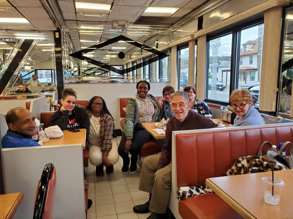 CCharitiesPat's tweet photo. We are happy to share photos of Murray House' fun visit to the Falls in Paterson and time for a great bite with special friends. https://t.co/Ilp5WhYA7T