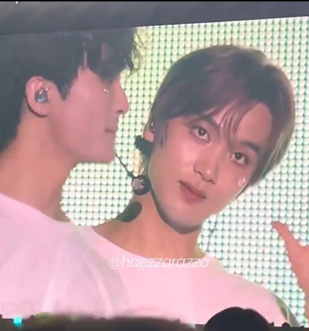 amib124's tweet photo. แฮชาน: ของฉันจ่ะ 👁👄👁 #markhyuck https://t.co/9H4FeuyfeM