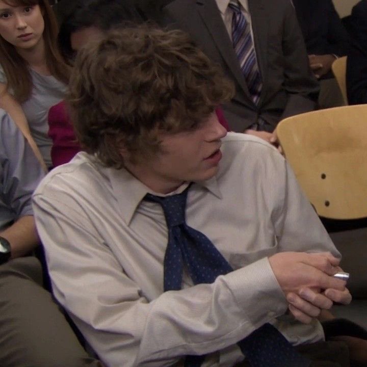 notgwendalupe's tweet photo. evan peters in 'the office' https://t.co/D40wAxnANT