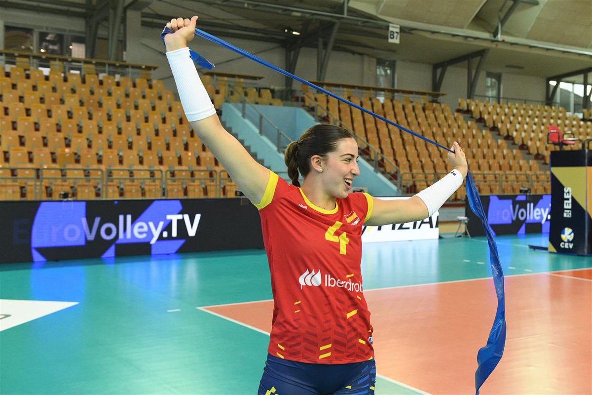 #EuroLeagueW | Las Leonas del Vóley ya están calentando en el Sportna Dvorana Ljudski Vrt de Maribor 🏟️📍>> 🔜 En poco menos de 45 minutos arrancará la batalla entre REPÚBLICA CHECA VS ESPAÑA 💥 ¡¡ VAMOSSSS !! EN DIRECTO 📺➡️ @LaLigaPlus