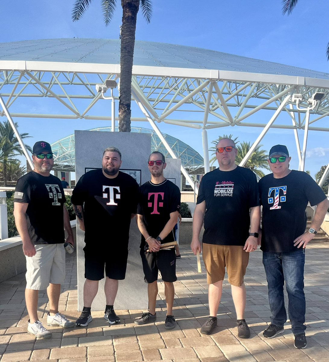 coreyshannon941's tweet photo. Grateful to participate in #FlagsForFallenVets again. Truly humbling experience every year and I’m honored to be able to participate. Thankful for those that made the ultimate sacrifice to allow us to enjoy our freedom.
@EddiePryor7 @JacksonTingley @JonFreier https://t.co/6I9b8kRiuF
