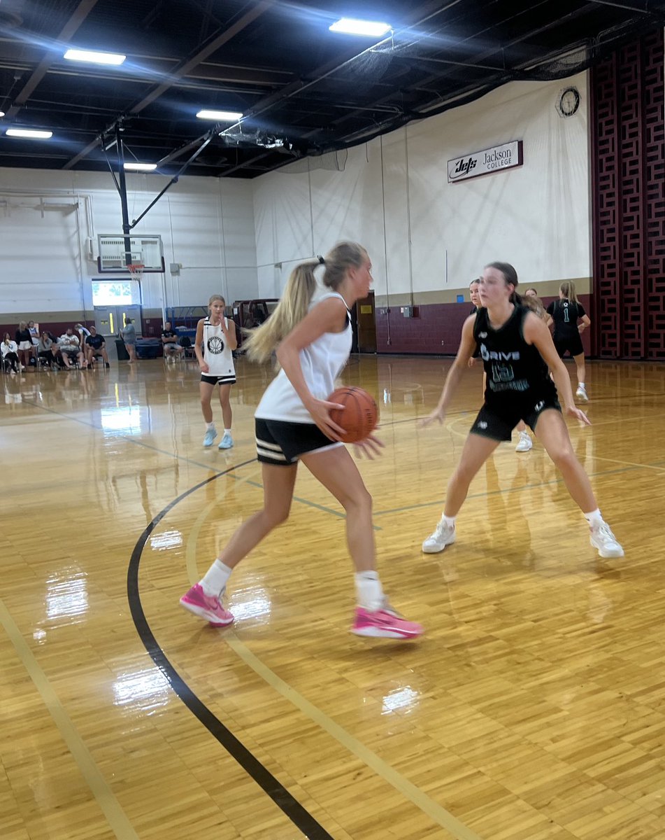 2027 @ReeseLape is an intriguing prospect for the @MImystics 2027 South squad. She has great length a solid skill set and does a little bit of everything on the floor. Watch out for this wing in July. 👀🔥 @LBInsider @LBIPremierBB @theshotcoach11