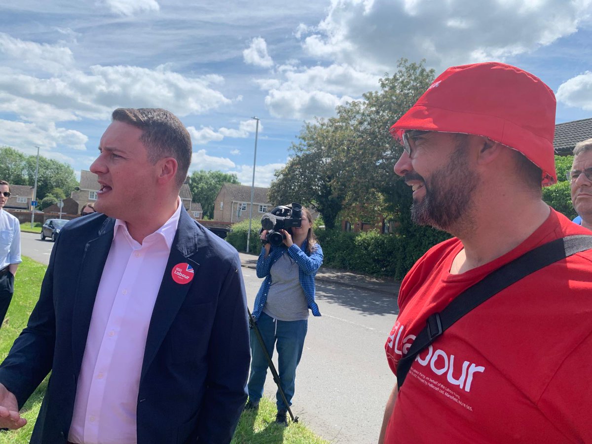 Nice chat with @wesstreeting, can't wait for the NHS to be looked after by those who care about it! Great support for @Heidi_Labour as the campaigning steps up a gear.