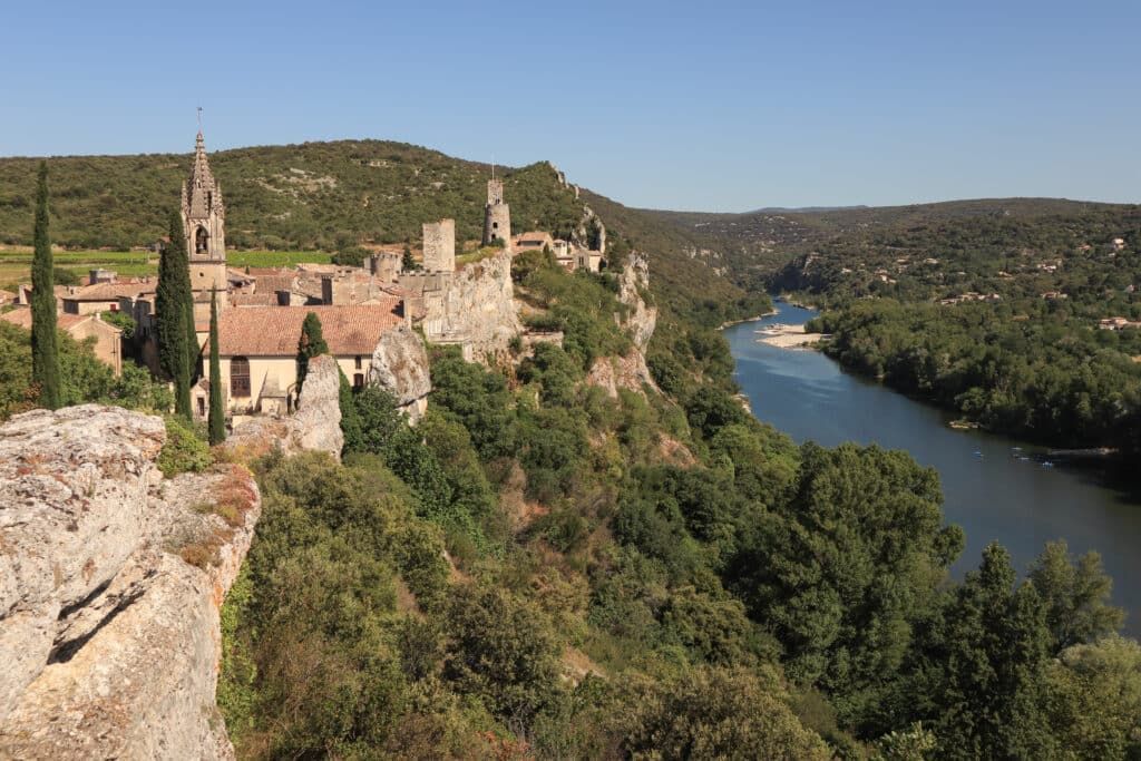 [Les plus beaux villages de France] Découvrez Aiguèze, dans le #Gard buff.ly/3V8uwuh @GardTourisme