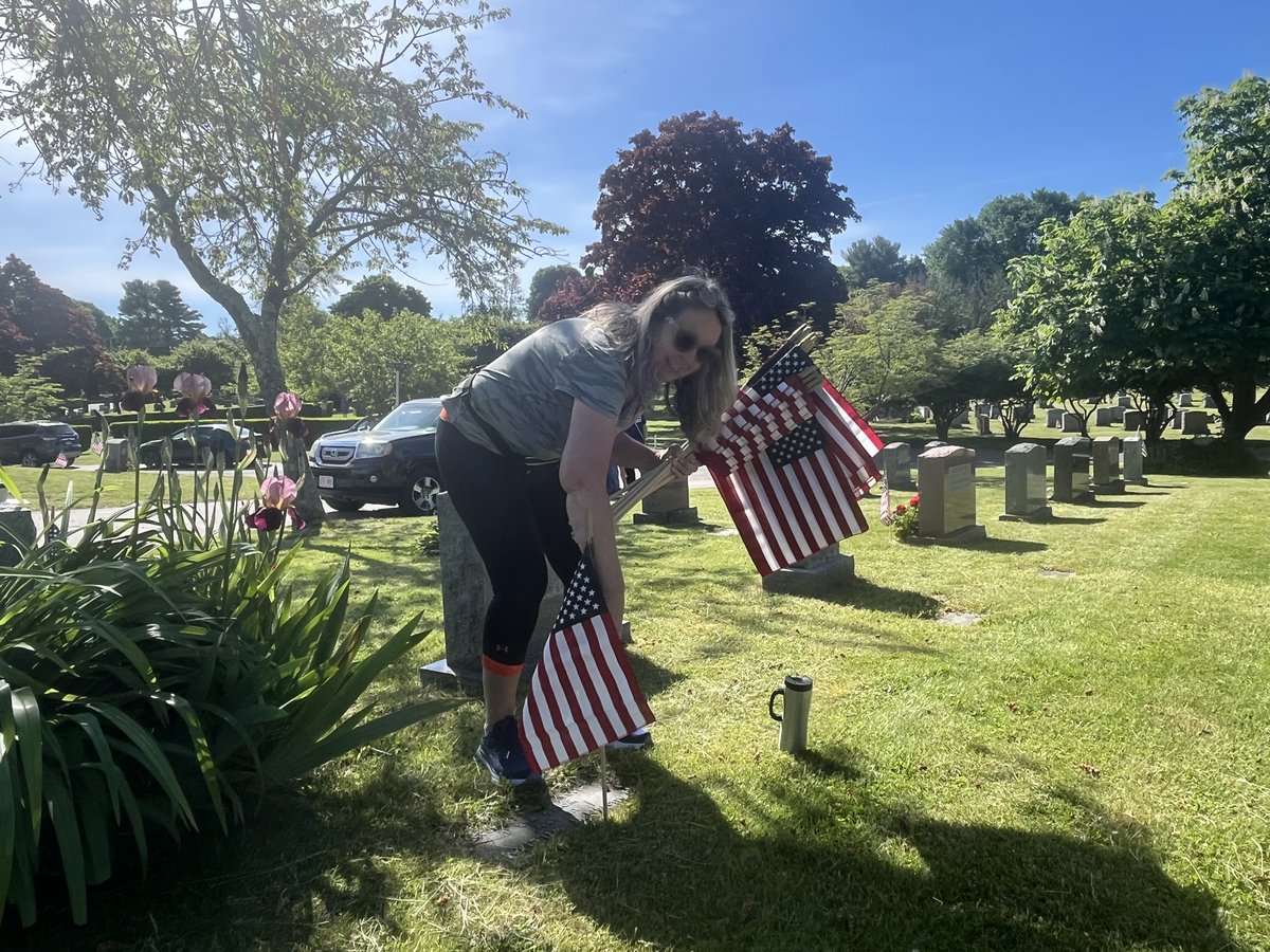 Dozens of people, including Cub Scouts, Boy Scouts and Marblehead firefighters, came out to plant flags at Waterside Cemetery this Memorial Day. Check out all the events honoring fallen veterans here... loom.ly/rMkILOo